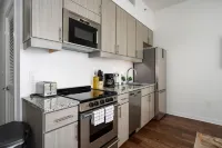 Luxury Studio in Prime Location l Private Balcony!