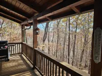 Relaxing 2 bedroom 2 bath cabin minutes from Dahlonega city center! Hotel a Lumpkin County