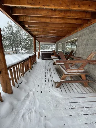 Moose Mountain Lodge Отели рядом с достопримечательностью «Pinecone Playhouse at Mack's Inn Resort»