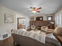 Spanish Charm 4bed/3bath Downtown Waupaca! Hotels in Waupaca