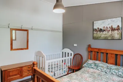 Farmstay RetreatFamily cottage Child & Pet friendly orOma's romantic Retreat