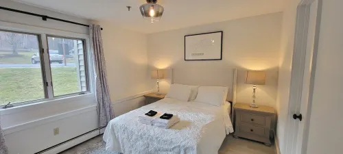 Newly Renovated 2BR - walk to lift;  walk to Stratton Village; easy parking