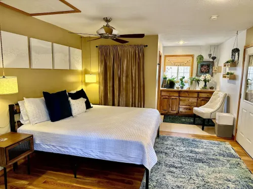 Large Deck, BBQ Grill, Fire Pit & Arkansas Sunsets- the Perfect Spring Evening!