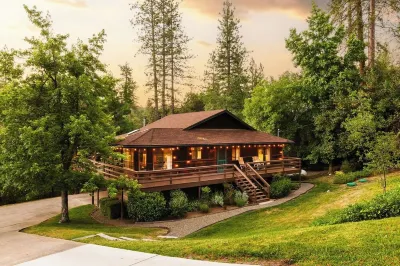 Serene Creekfront Cabin - KingBed - 20min Yosemite - Wraparound starview deck