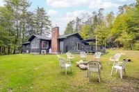 Adirondack 4bed 2bath Cottage close to the village with Hot Tub Hotels in Lake George