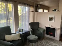 Ferndale Bungalow with pasture views, 5 minute walk to Downtown! Hotels in Ferndale