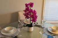 Charming 3-bedroom house in Pleasant Oak Grove with AC, WiFi Hotels in Oak Grove