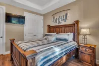 Lake Shore Views: WALK IN UNIT, Sleeps 9, Lake Views, next to Silver Dollar City