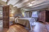 Historic Home of Taos Artist -Peak Season Dates Available! Best Location