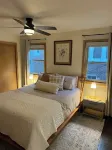 Quincy Estate 5BR/3BA for Family Stays with Fireplace Park Views & Parking