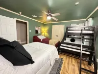 Hill Country Home; King & Queen Suites; Game Room, Office & Fire Pit - Kerrville Hotels in Center Point