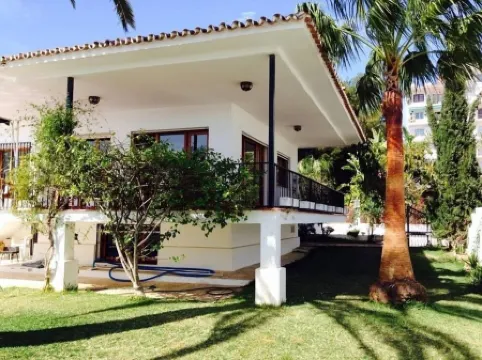 Magnificent seven bedroom detached villa in Nerja town with private pool