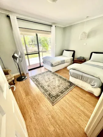 Farm Cottage in the Ferguson Valley Отели в г. Крукед Брук