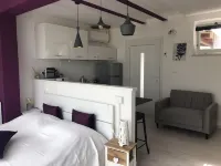 Blueberry apartment - studio 2/3 people - privacy - surrounded by greenery