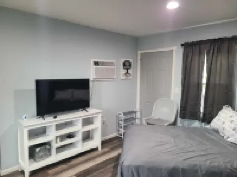 Newly transformed farm cottage off the beaten path! 賽歐託縣酒店