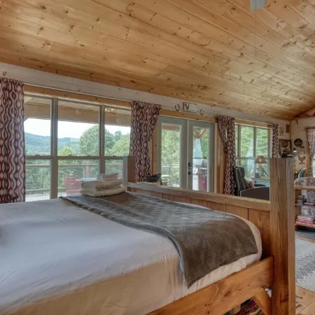 Unique Studio Cabin for Couples w/Mountain Views from Hot Tub!