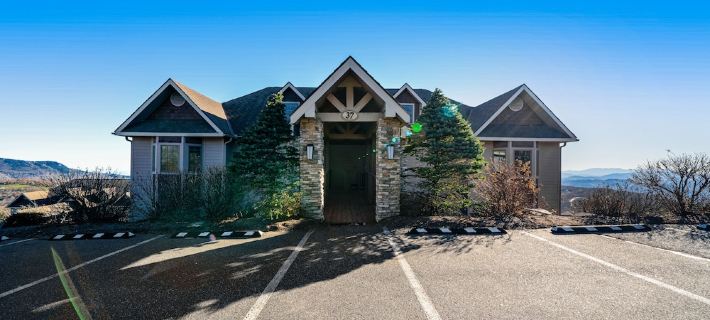 Comfy Condo at Top of Sugar Mtn - Ski in Ski Out - AC, WiFi Hotels in Sugar Mountain