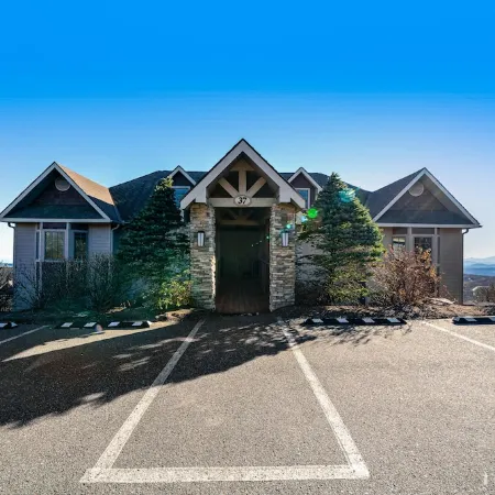 Comfy Condo at Top of Sugar Mtn - Ski in Ski Out - AC, WiFi