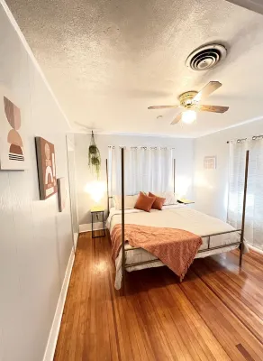 The Retreat - 2Bd/1Ba - Walk to Texas Tech Campus Hotels near Texas Tech University