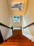 BEACH BUM CARRIAGE HOUSE with kayaks - steps to beach, park, marinas & brewery!