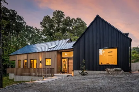 Architect-Designed 3BR Forest Retreat Near Asheville