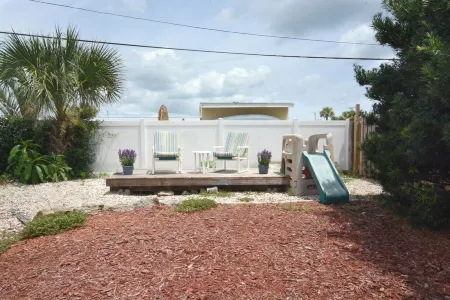 Steps from the Beach - Unlimited, Well Mannered, Pet Friendly! Отели в г. Ормонд-Бай-Те-Си