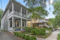 Lovely Historic 2 bedroom steps to Riverwalk -Fully stocked! Hotels near SandiCastles