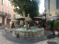 Cocooning cottage with Balnéo 2 places, private pool and wooden terrace Hotels in Flayosc