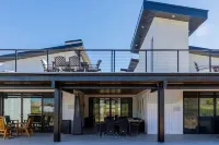 Manila Lot 7 · King bed, high end, new home, hot tub, steam room Hotels in Daggett County