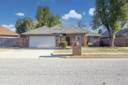 Lovely Central Edmond home 4bed 2bath