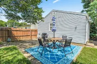 NEW-Parrot Head Haven-3BR-1BA-Themed-Bar-Patio Hotel dekat Charleston Falls Preserve