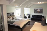 Newly built holiday apartment in a modern country house style. 10 min cycle path to the beach