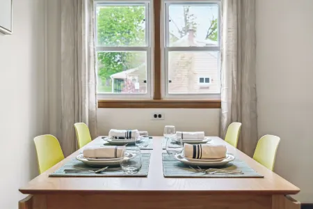 Charming Catskill getaway walking distance to Main St. Pet-friendly! Отели в г. Катскилл