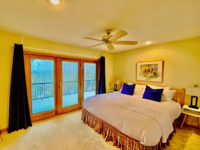 Peaceful and Private Home with Lake Superior and Madeline Island Views & Sauna