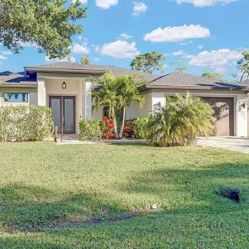 Amazing Outdoor kitchen & Private Screened In Pool