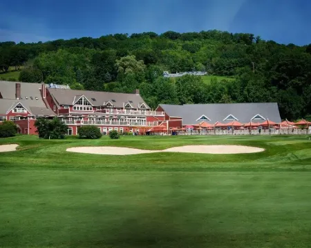 Windfall @ Quechee Club VT: Cozy Updated Condo  A/C, Fireplace -Ski -Golf -Renew Hotels in Quechee