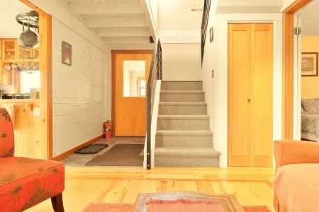 Unique and Spacious Artist's House 5 blocks from Main Street Отели в г. Дригс