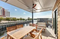 Paradise - Float Next Door to Wilmington Convention Center
