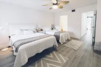 Beachside Modern Wellness Condo @ Jupiter Bay Resort, 2 Bed / 3 Bath