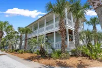 JUST  STEPS ACROSS TO 12,000 sq ft POOL. 1 BLOCK TO SHOPS, LIVE MUSIC,FREE BIKES