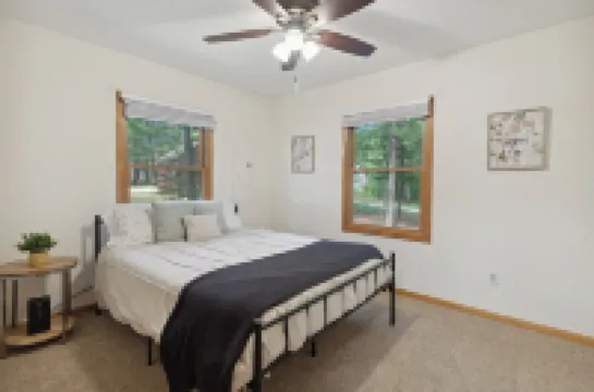 Cozy Lakefront Cabin in Lewiston – Perfect for Fall & Winter Getaways