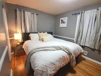 Hot Tub, 5 Minutes to Airport, Mall of America, Games, Family fun! Hotels in Richfield