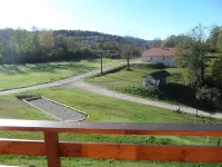 Authentic chalet in the heart of the lake region and close to ski resorts Hotels in Bonlieu