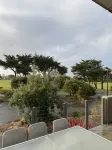 Spacious tranquil 2 bed apartment, largest sunny balcony overlooking golf course