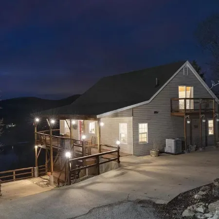 Lakefront Access with Tiki Bar, Hot Tub, Kayaks, and Stand Up Paddleboards