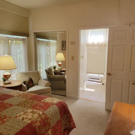 Top of Mountain 2 Br Condo, Short Walk to Scenic Overlooks and Nearby Trails.