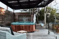 Back Beach Studio 2 with Jacuzzi