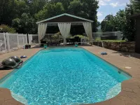 Studio w/pool & hot tub -only minutes to Triple Crown hiking trails ボトトートのホテル