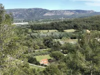 Studio Avec Piscine Hotels in Orgon