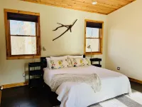 Hawk Ridge Retreat - Athens County Getaway